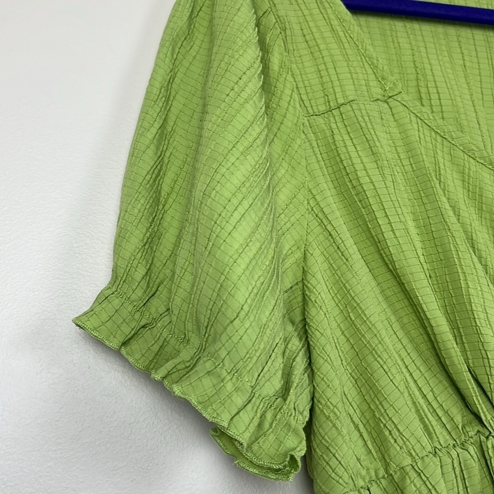 💛 SHEIN Curve Green Shirred Babydoll Short Sleeve Shirt Tie front Size 0XL - Picture 2 of 5